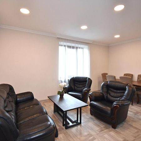 2 Bedroom Apartment, Quiet And Spacious Yerevan Luaran gambar