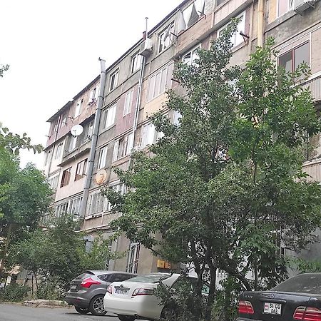 2 Bedroom Apartment, Quiet And Spacious Yerevan Luaran gambar