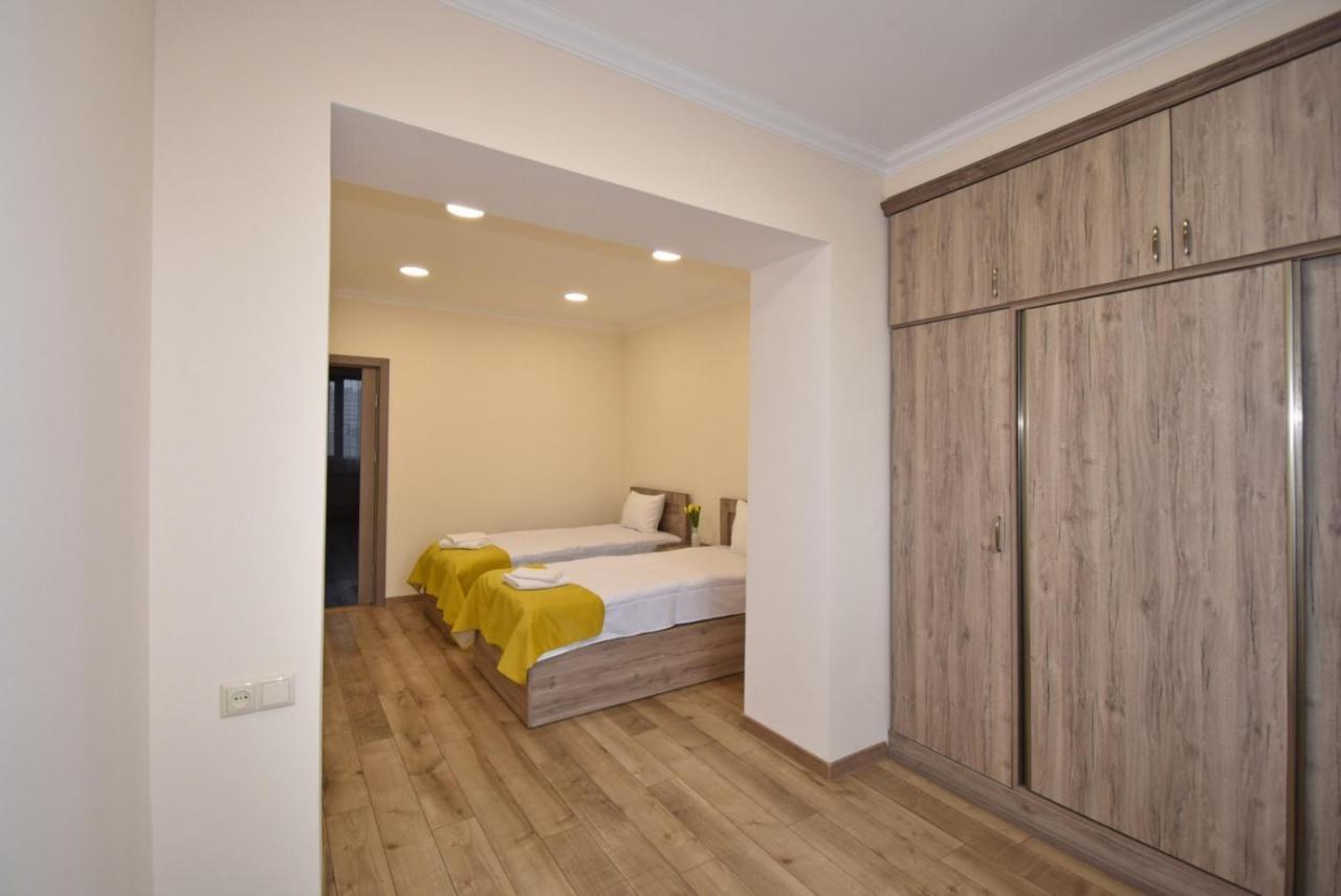 2 Bedroom Apartment, Quiet And Spacious Yerevan Luaran gambar