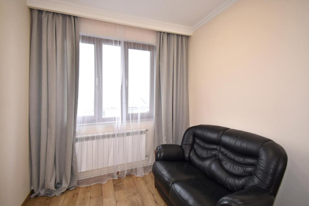 2 Bedroom Apartment, Quiet And Spacious Yerevan Luaran gambar