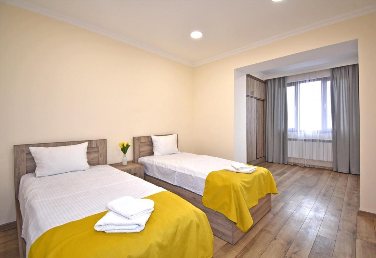 2 Bedroom Apartment, Quiet And Spacious Yerevan Luaran gambar