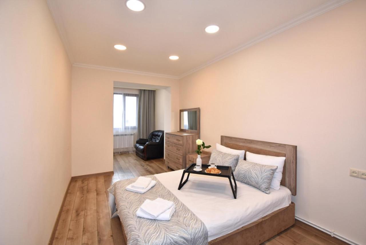 2 Bedroom Apartment, Quiet And Spacious Yerevan Luaran gambar