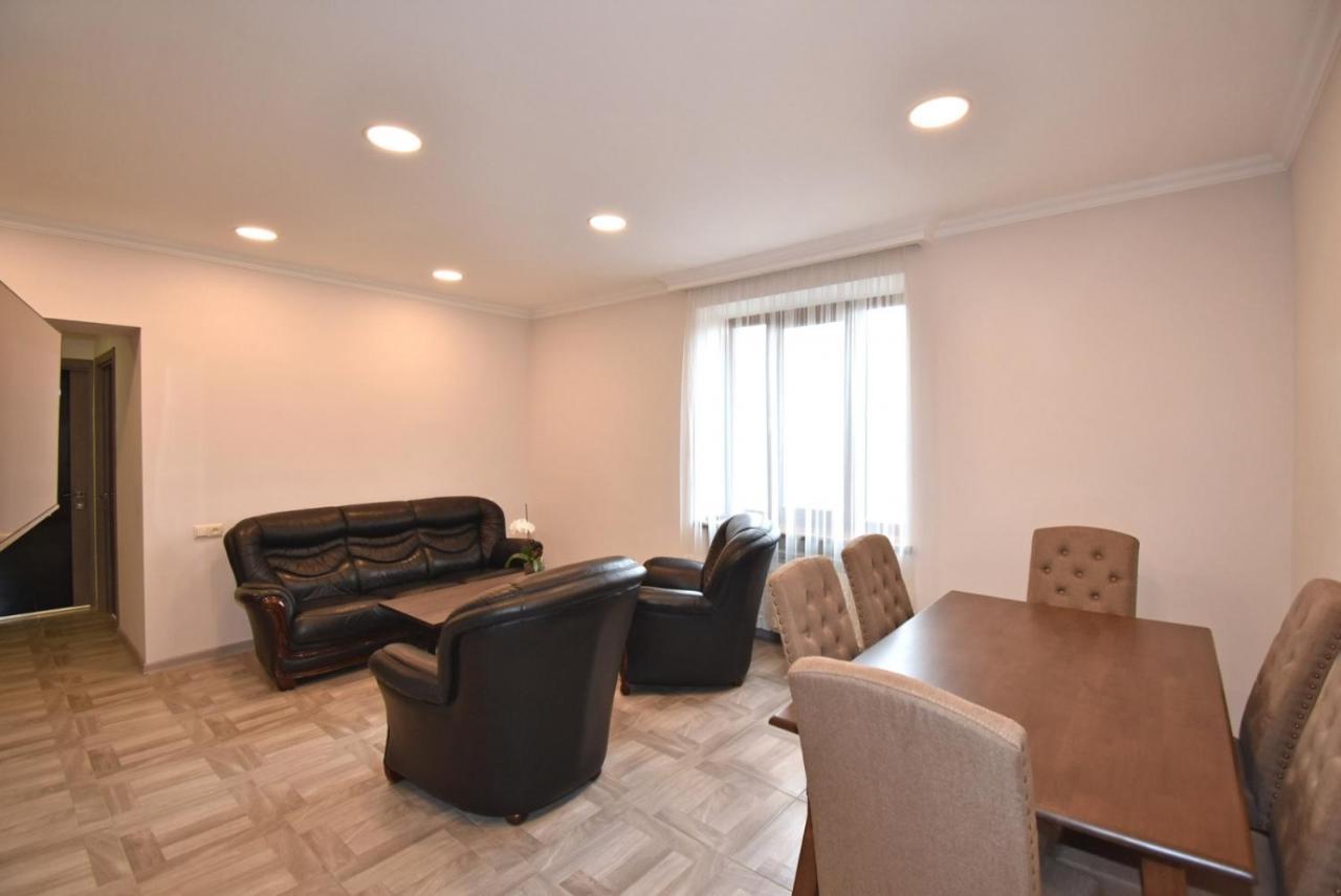 2 Bedroom Apartment, Quiet And Spacious Yerevan Luaran gambar