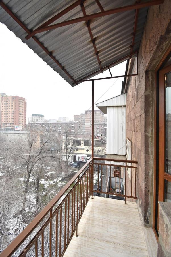 2 Bedroom Apartment, Quiet And Spacious Yerevan Luaran gambar