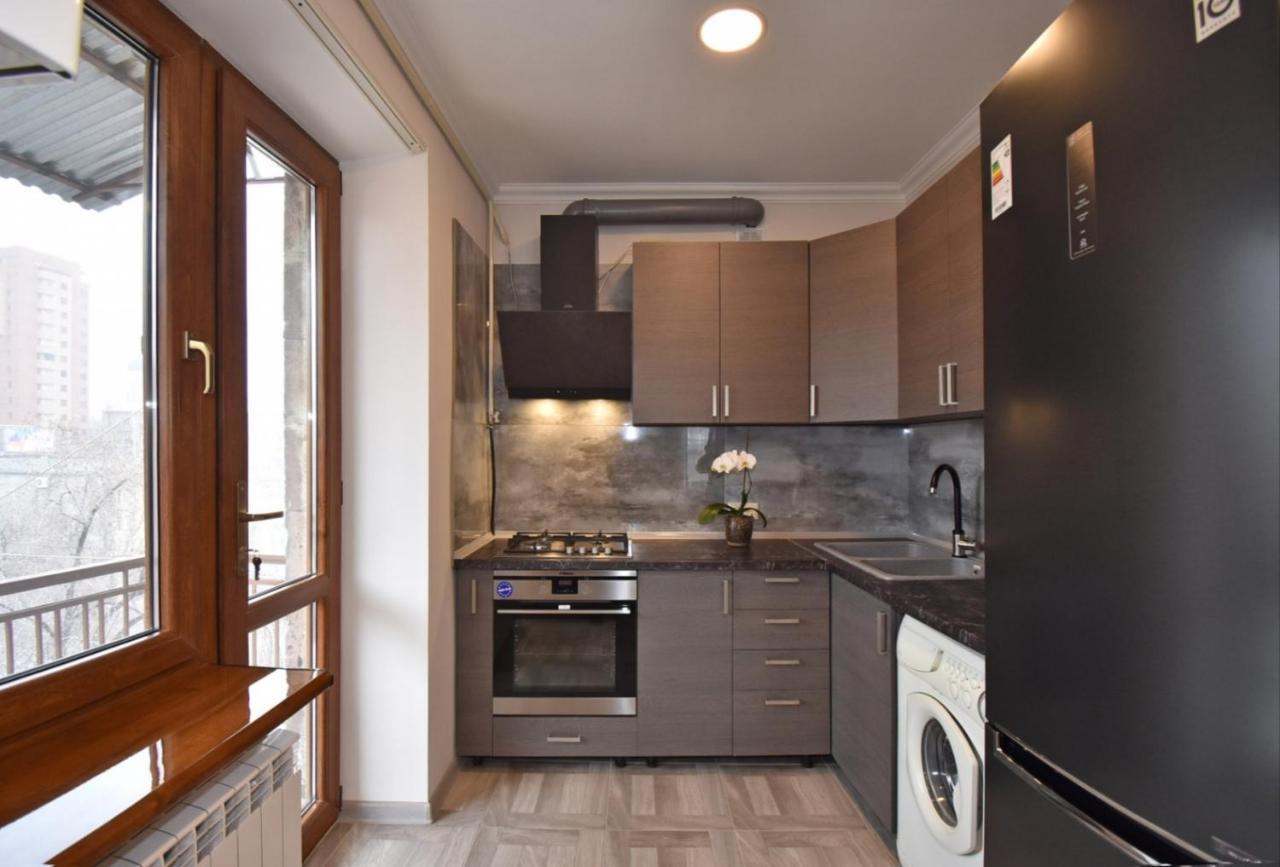 2 Bedroom Apartment, Quiet And Spacious Yerevan Luaran gambar